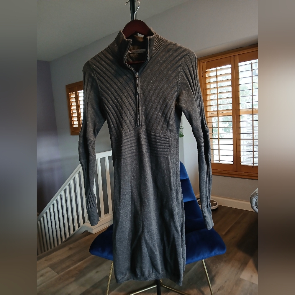 ATHLETA Women's Ribbed Knit dress. Size S